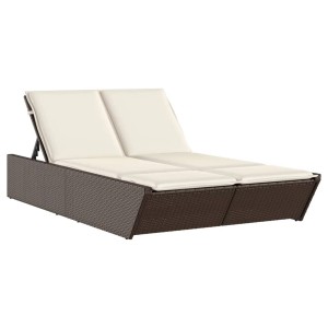 Braune Doppel-Sonnenliege aus Poly Rattan mit cremeweißen Auflagen. Verstellbare Rückenlehne.