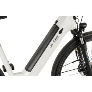 Detailaufnahme: Weißes Prophete City E-Bike Geniesser 2.0 Damenrad mit integriertem Akku.
