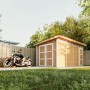 Grundiertes Timbela Holz-Gartenhaus M905C mit Flachdach und Motorrad davor.