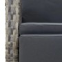 Detailaufnahme: Graue Gartenmöbel Essgruppe aus Polyrattan mit dunklen Kissen.
