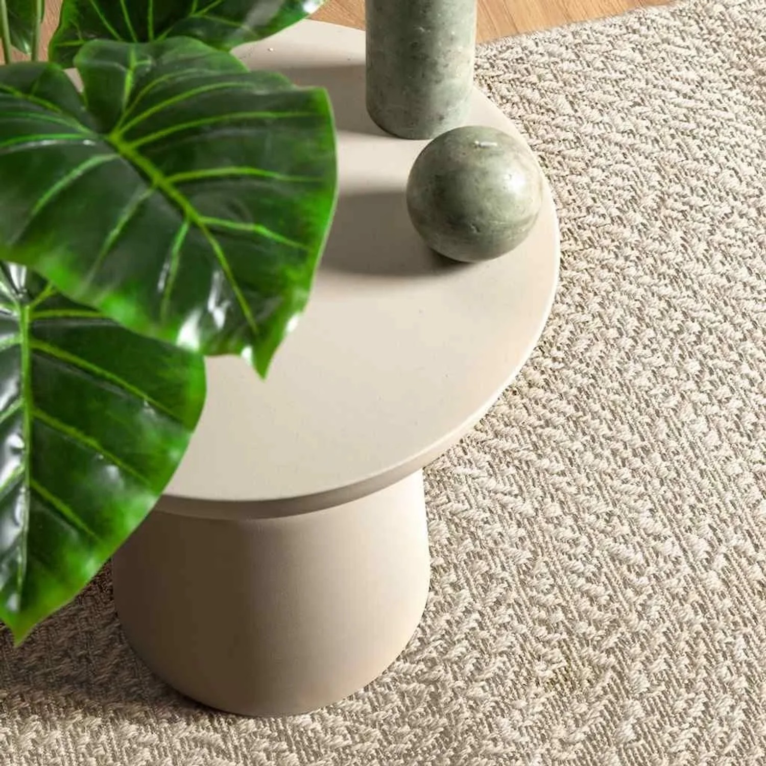 Cremefarbener vidaXL Outdoor-Teppich ZIZUR (140x200 cm) in Jute-Optik.