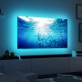 TV mit indirekter Beleuchtung durch Paulmann MaxLED 250 LED Streifen, Farbe blau.