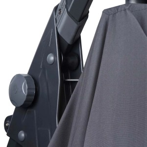 Detailaufnahme: Anthrazitfarbener MCW Ampelschirm D14, Mechanismus und Stoffstruktur.