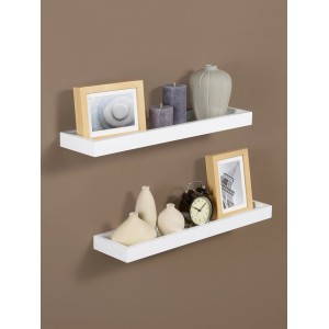 Zwei weiße OBI Wandboards Loire (40x15x4 cm) mit Deko an brauner Wand.