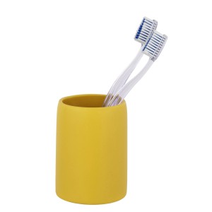 Gelber Schöner Wohnen Zahnputzbecher Funo aus Keramik mit zwei Zahnbürsten.