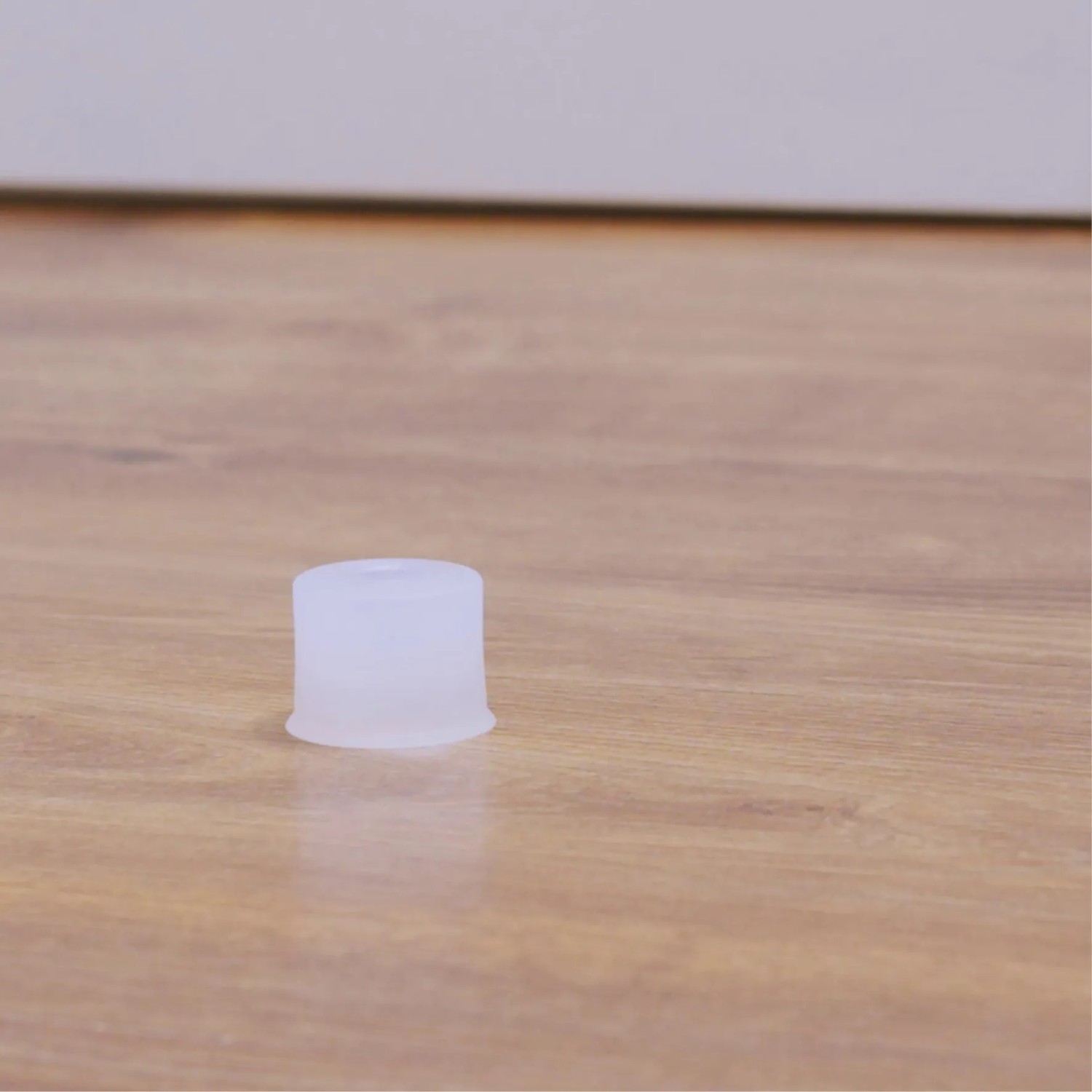 Transparenter Wagner Türstopper Vulkano aus Gummi, Ø 35 mm, für Boden- und Wandmontage.