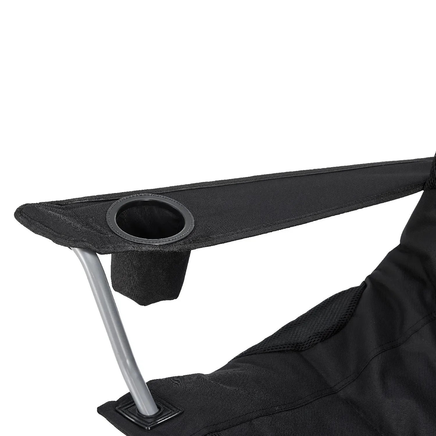Detailaufnahme: Schwarzer Campingstuhl mit Getränkehalter am Arm. Ideal für Camping & Outdoor.