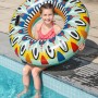 Mädchen mit bunt gemustertem Bestway Schwimmring Flirty Fiesta (Ø 94 cm) am Pool.