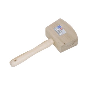 LUX Holzklüpfel Comfort, 140 mm, mit hellem Holzstiel und Kopf aus Weißbuche.