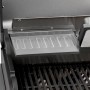 Detailaufnahme: GN 1/2 Behälter mit Bambusbrett im Enders Gasgrill Uniq 4 IK Cruster.