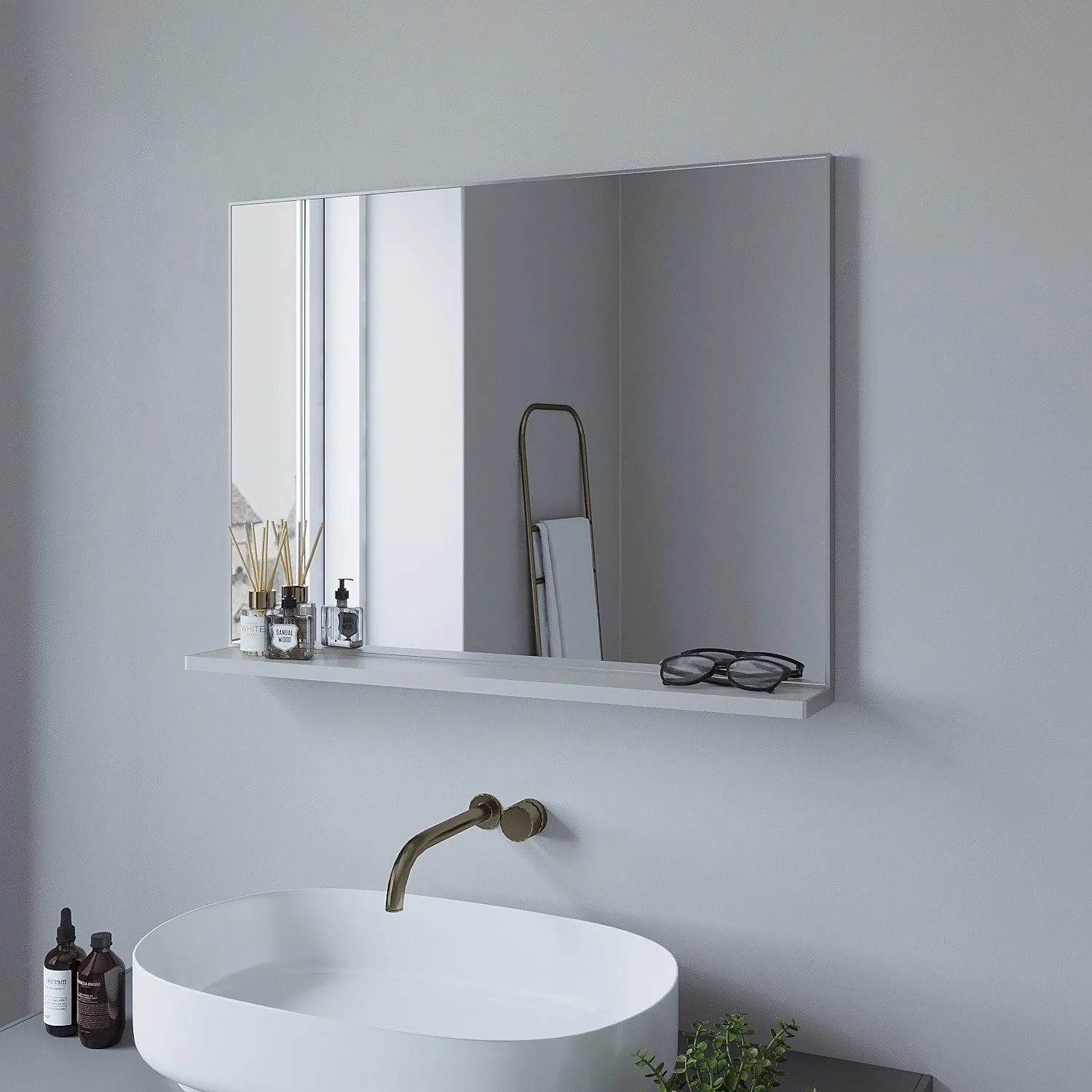 Rechteckiger Aquabatos Badspiegel 50x70 cm mit Ablage und silber mattem Aluminiumrahmen.