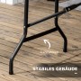 Nahaufnahme des stabilen, schwarzen Stahlrahmens eines Outsunny Gartentisches auf Holzterrasse. Faltbares Design.