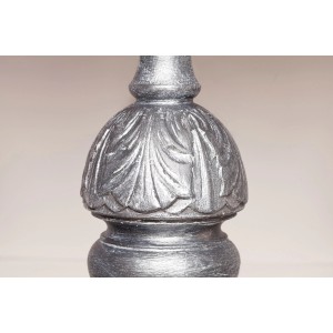 Detailaufnahme: Silbernes Möbelstück mit Rust-Oleum Kreidefarbe und Metallic-Wachs poliert.