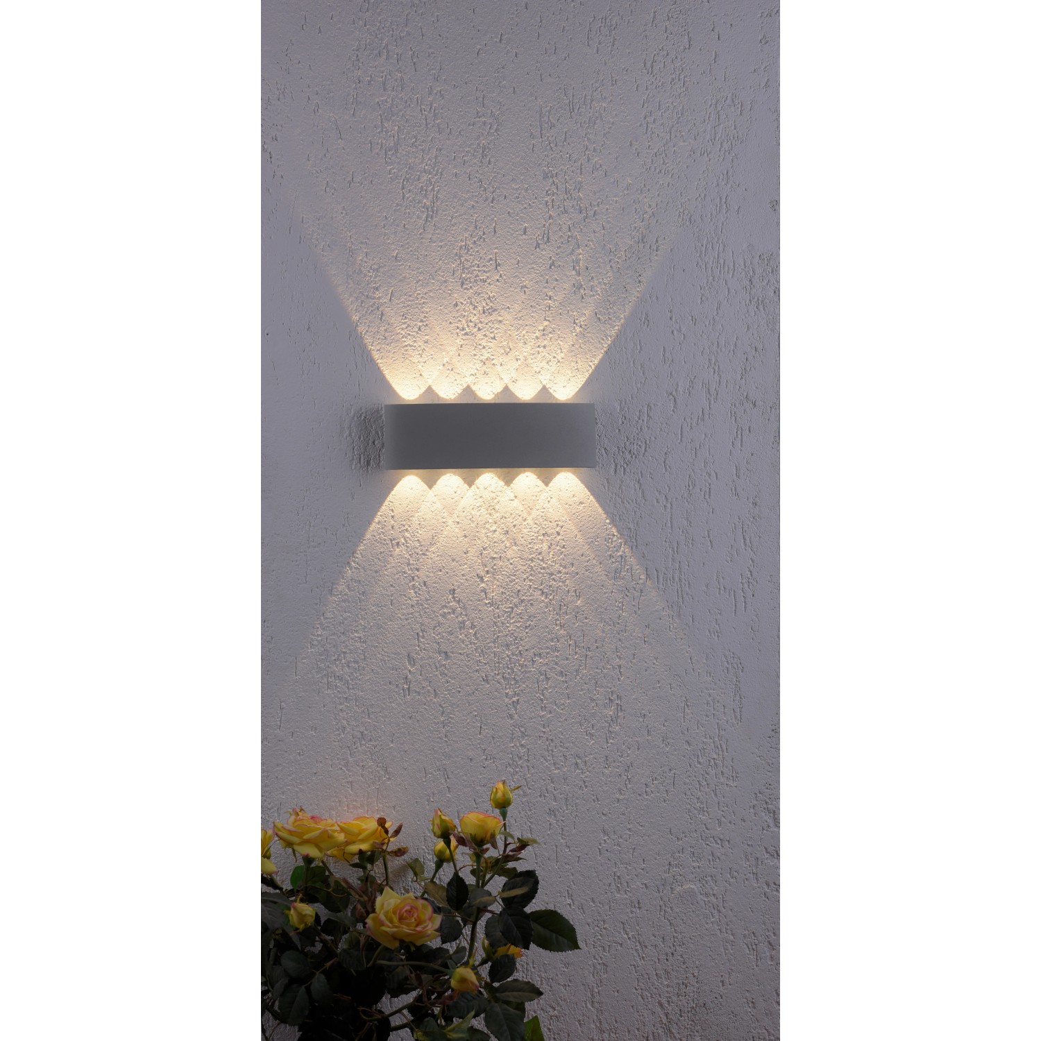 Moderne LED-Wandleuchte Carlo in Silber, 27 cm, für dekorative Lichteffekte im Innen- und Außenbereich.