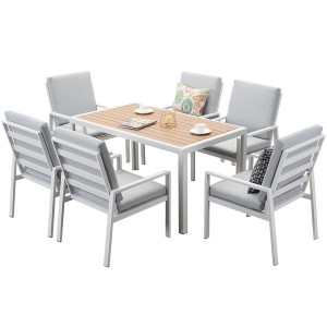 Weiße MeXo Garten Essgruppe aus Aluminium mit Tisch und 6 Stühlen mit grauen Kissen.