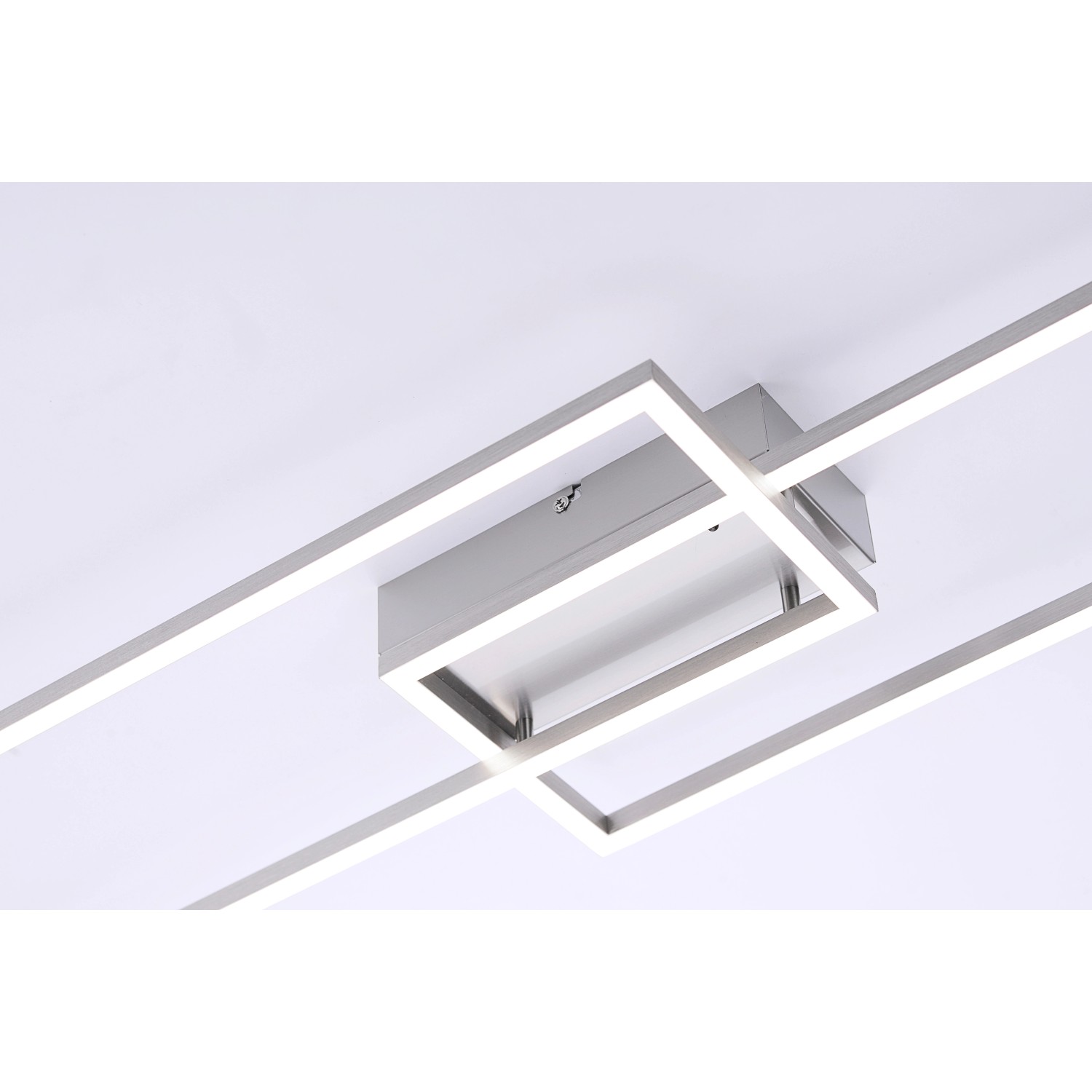 Moderne LED-Deckenleuchte Iven aus Stahl, 110x25 cm, mit geometrischem Design für Wohnräume.