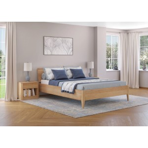 Metallfreies Doppelbett aus Buchenholz (160x200) mit konischen Füßen, ohne Zubehör.