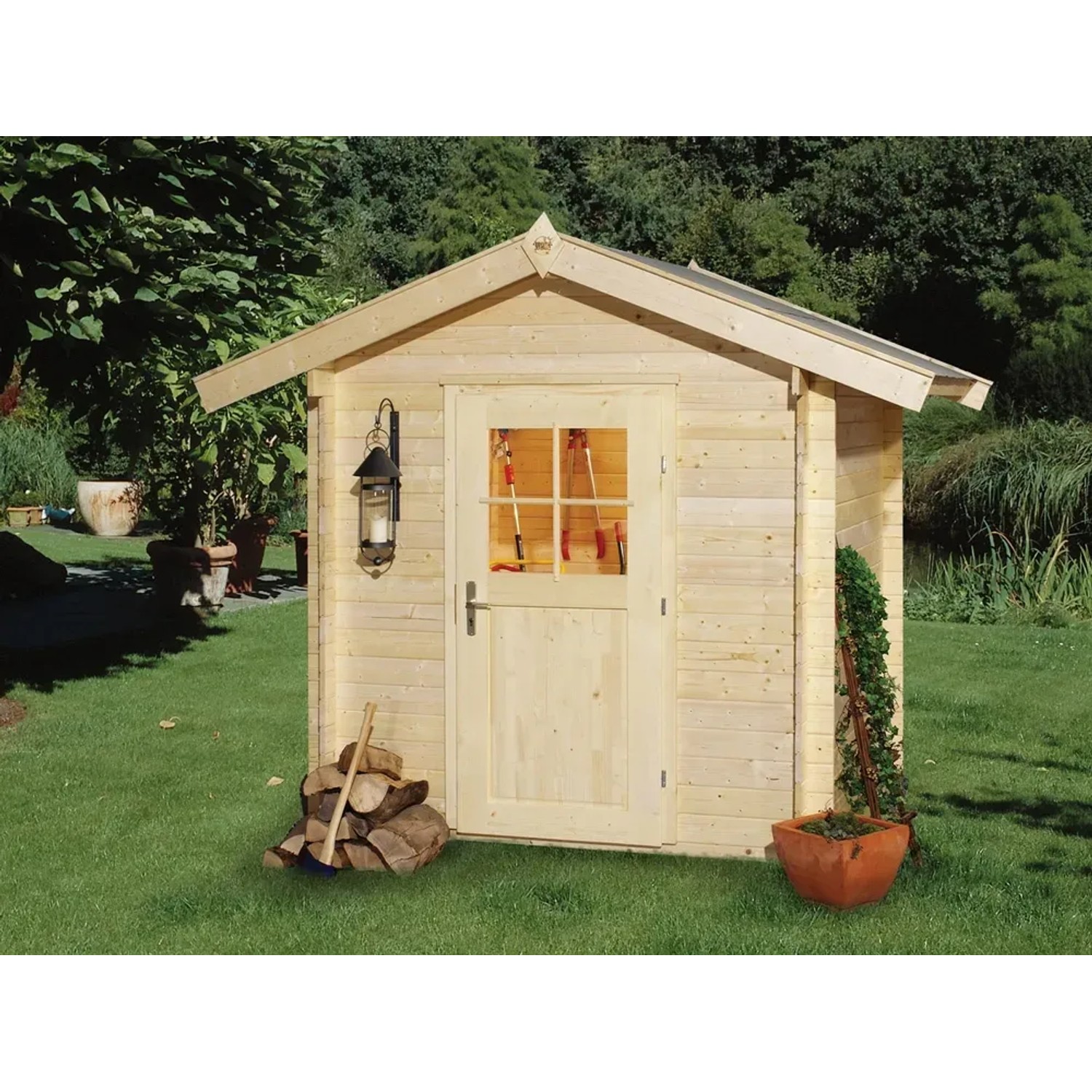 Weka Gartenhaus Bregenz A aus Holz, naturbelassen mit Satteldach, 200x200 cm Sockelmaß.