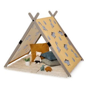 Warmgrauer MUDDY BUDDY Sandkasten mit Dino-Zelt, Spielzeug und Kissen auf einem Teppich.
