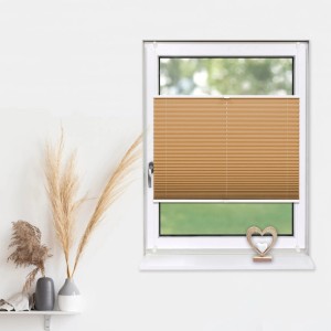 Cappuccino Plissee 95x150cm am Fenster, blickdicht, ohne Bohren mit Klemmfix montiert.