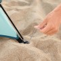 Detailaufnahme: Hering fixiert Pavillo Strandmuschel Beach Ground im Sand.