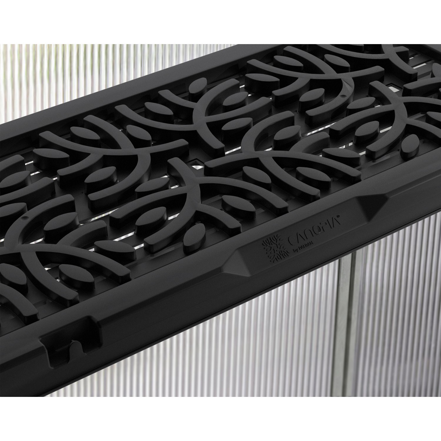 Detailaufnahme: Schwarzes Palram Canopia Gewächshaus Regalset mit dekorativem Muster.