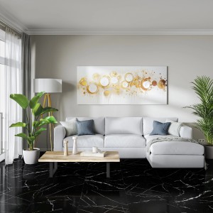 Schwarze, polierte Feinsteinzeug Bodenfliese in Marmor Optik, 60x60 cm, verlegt im Wohnzimmer.