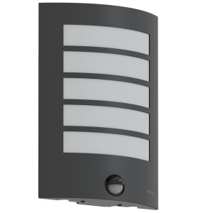 Anthrazitfarbene Oktaplex Alto Außenlampe mit Bewegungsmelder für E27 Leuchtmittel.