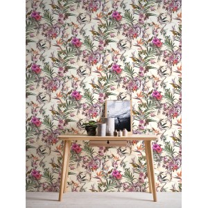 Vliestapete mit Blumenmuster in Grün und Beige. Dekorative Tapete mit floralem Design.