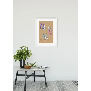 Komar Wandbild ABC Animal N, 50x70 cm, mit Vogel- und Buchstabenmotiven im weißen Rahmen.