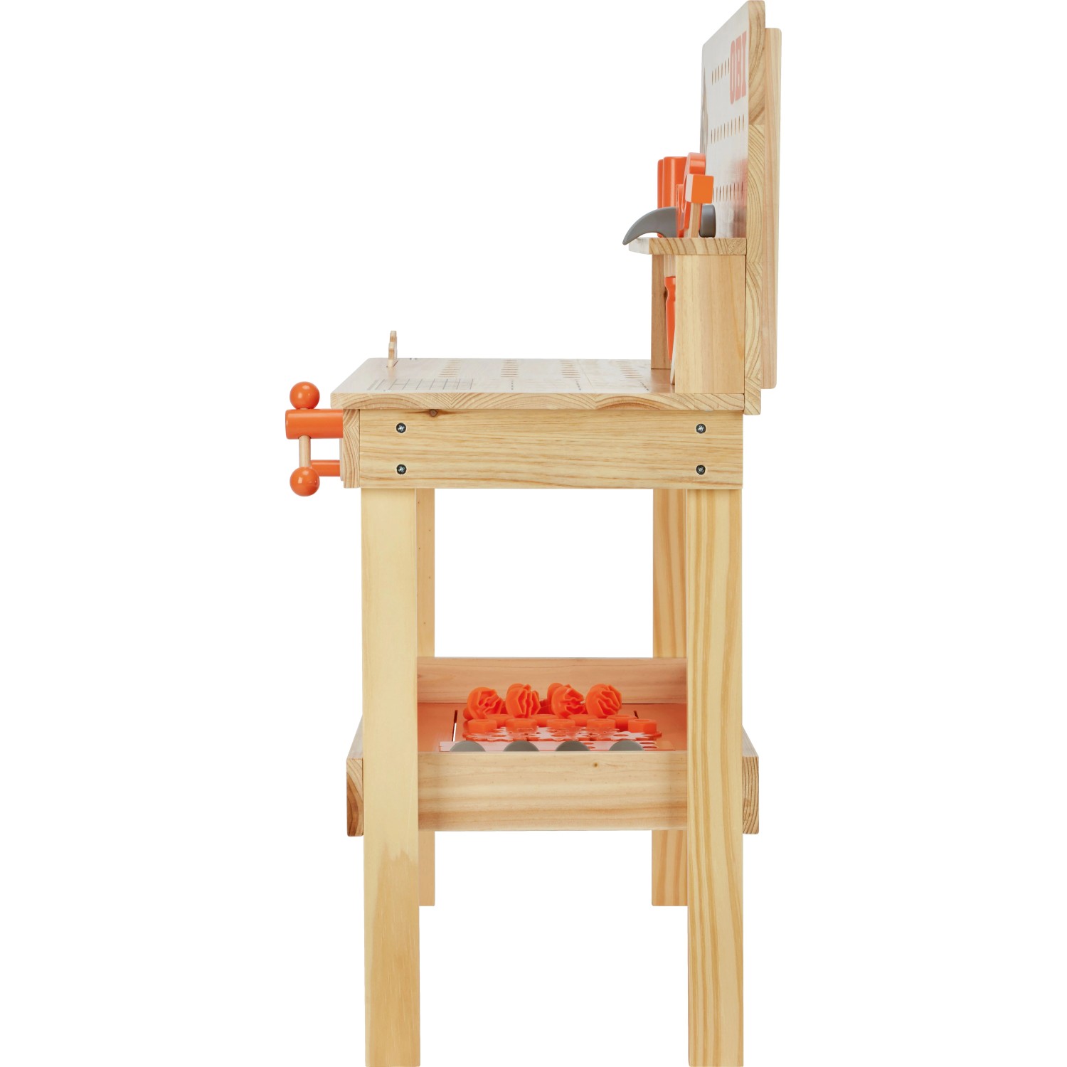 OBI Kinderwerkbank aus Holz in Natur/Orange, Seitenansicht. Mit Schraubstock, Werkzeugen und Ablage. Für Kinder im Spielbereich.