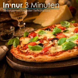 Pizza auf Holzbrett, zubereitet im Steinborg Pizzaofen. Haushaltsgerät für knusprige Pizza.