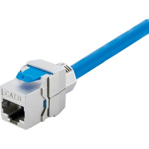 Schwaiger Keystone CAT8 Modul mit blauem Netzwerkkabel für werkzeuglose Montage.