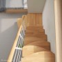 Intercon Raumspartreppe Quadro, Buche natur, Polar-Weiß. Mittelholmtreppe mit 12 Stufen und einseitigem Geländer.