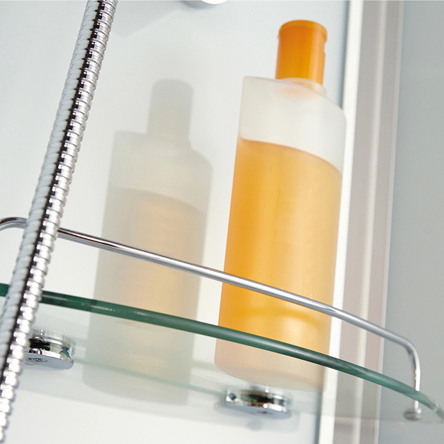 Detailaufnahme: Schulte Komplettduschkabine Ibiza mit Duschgel auf Glasablage.