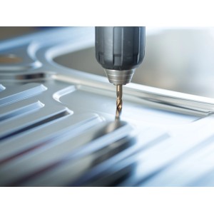 LUX Metallbohrer Comfort (Ø 5 mm) bohrt in Metall mit Akkubohrer. Präzise und robust für Stahl.