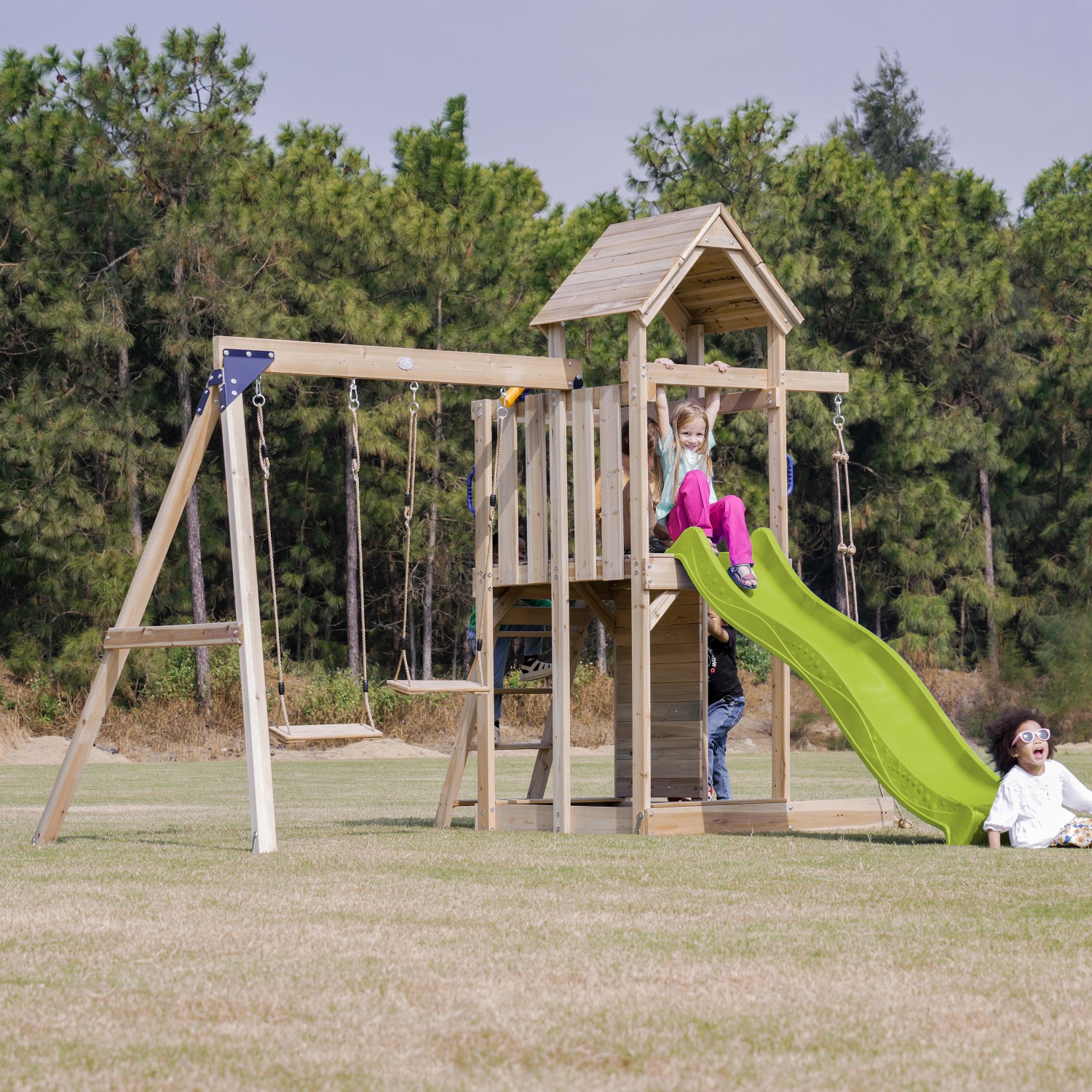 Axi Spielturm Moos mit Doppelschaukel Braun und Rutsche Hellgrün FSC®