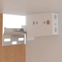 Detailaufnahme der Montage eines weißen Hängeschranks aus Holzwerkstoff.