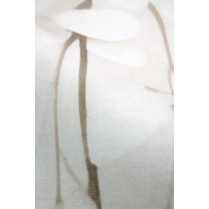 Detailansicht der Erismann Vliestapete Art Edition 2 Rain in Ivory mit Blütenregenmuster.