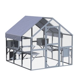 Graues Wiltec Katzenfreigehege aus Holz mit Drahtgitter, Planendach, mehreren Ebenen und großer Tür.