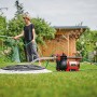 Einhell GE-GP 1246 N FS Gartenpumpe im Einsatz zur Gartenbewässerung.