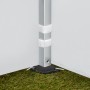 Detailaufnahme vom Standfuß eines weißen Faltpavillons mit Aluminiumgestell.
