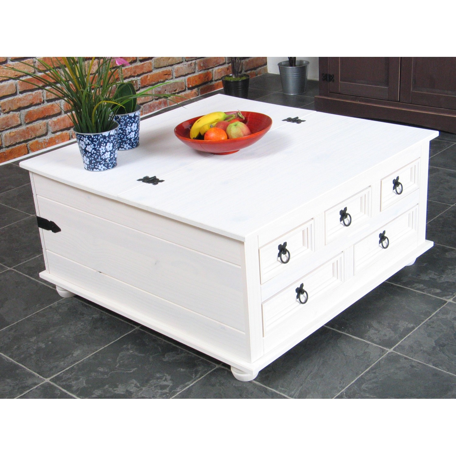 Weißer Couchtisch New Mexico mit 5 Schubladen aus Kiefernholz, gewachst. Wohnzimmertisch im Landhausstil.
