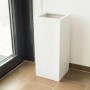 Eleganter, perlmutt-weißer Fiberglas Pflanzkübel Säule (30x30x68cm) für Innen- und Außenbereich.