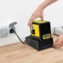 Kärcher Schnellladegerät Battery Power 36 V mit Akku in Ladestation an der Wand montiert.