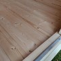 Detailaufnahme des Holzbodens im weka Gartenhaus Angolo A, naturbelassenes Nadelholz.