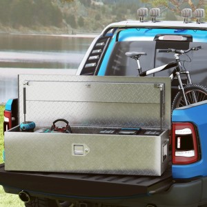 HOMCOM Gerätekasten aus Aluminium, silberfarben, auf der Ladefläche eines Pickups.