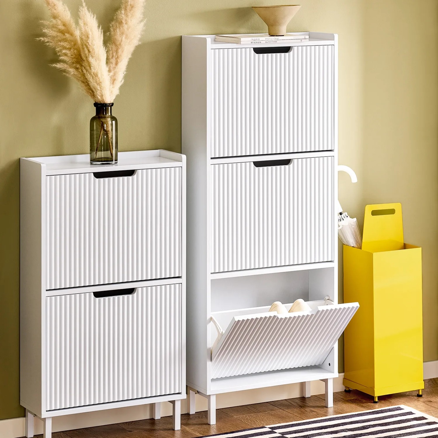 SoBuy Schuhkipper FSR177-H-W, schmaler Schuhschrank mit 3 Klappen für Flur und Diele.