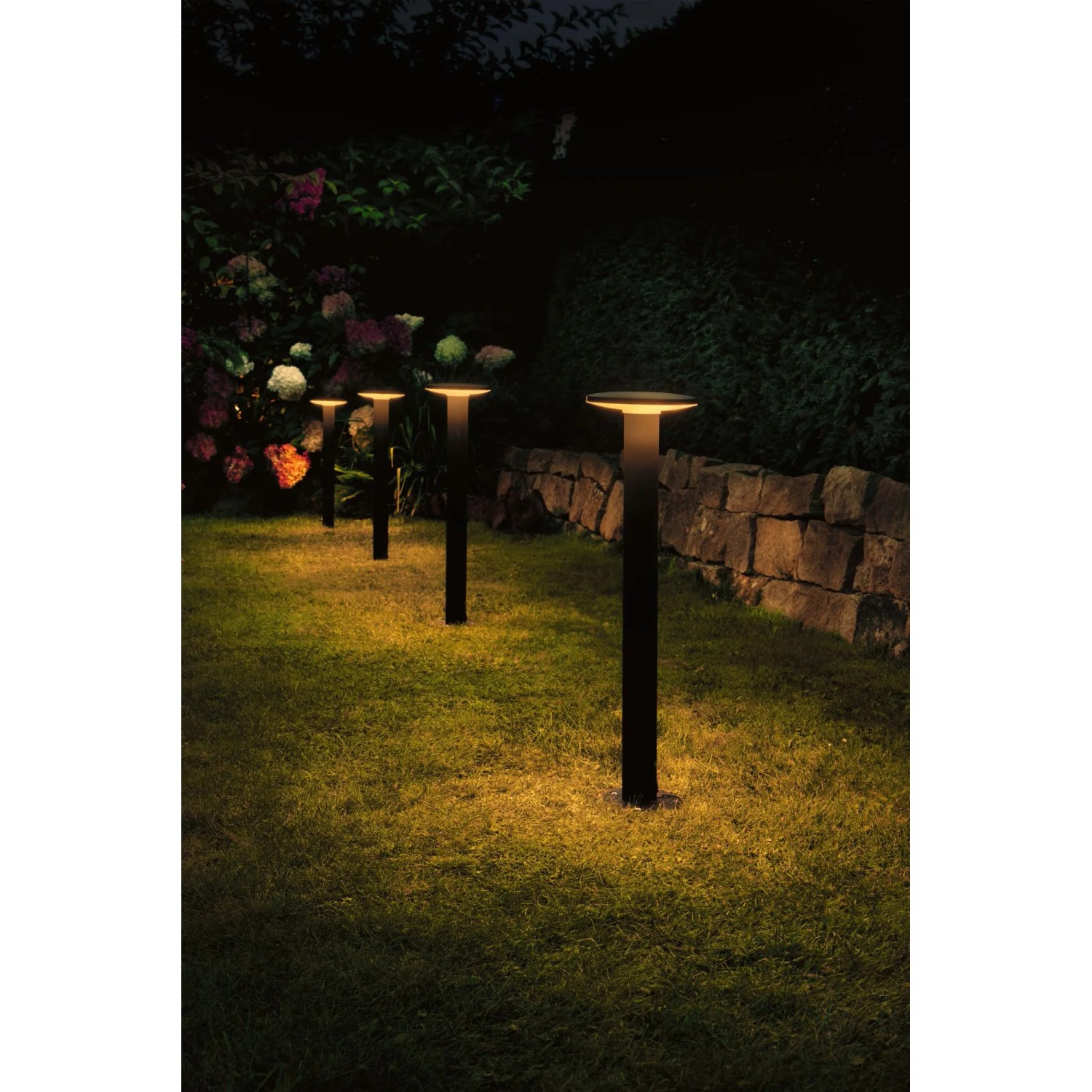 Paulmann LED-Wegeleuchten Plate Plug & Shine, anthrazit, im Garten.