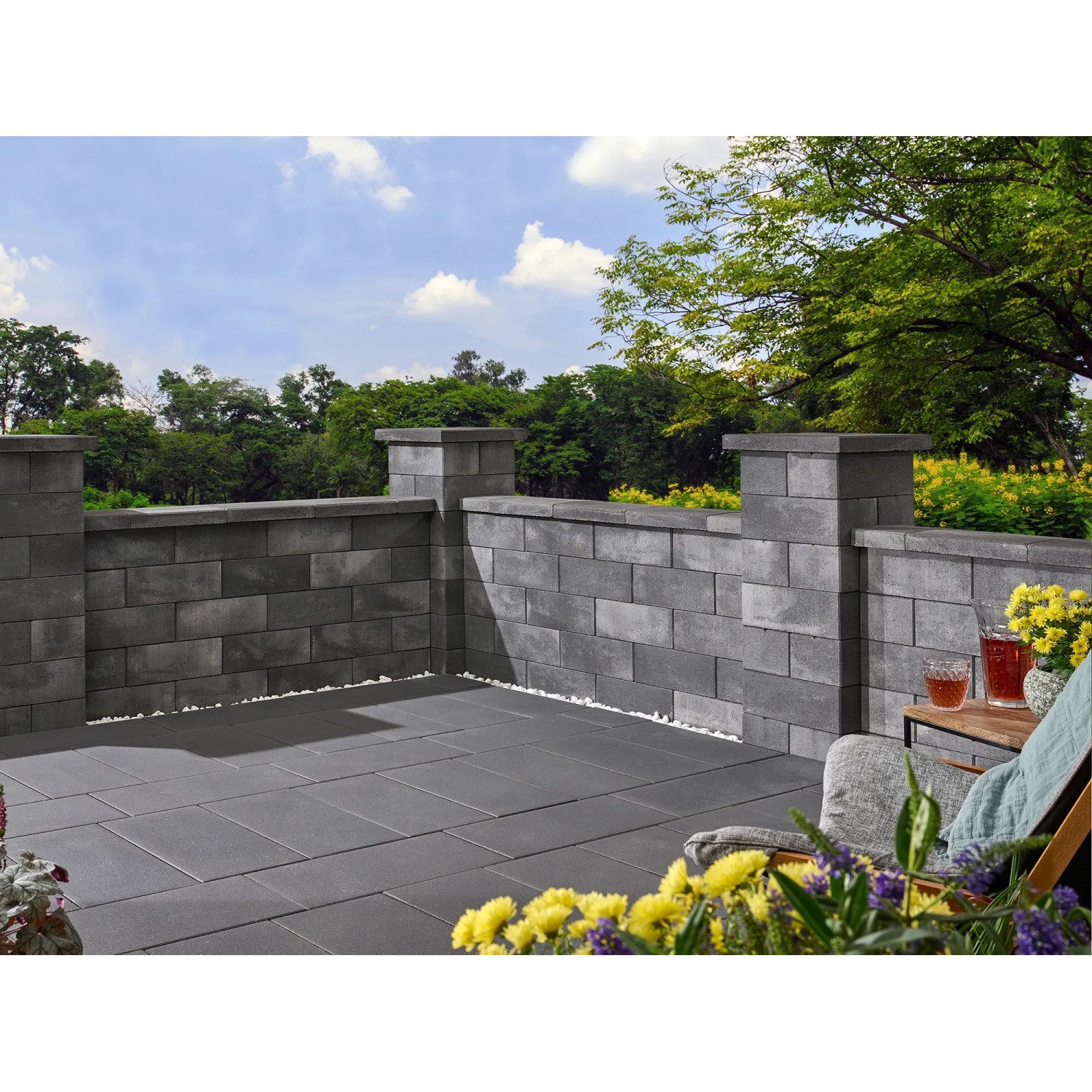 Kann Lindeza Mauer Halbstein in Vulkananthrazit: Moderne Gartenmauer aus Betonsteinen.